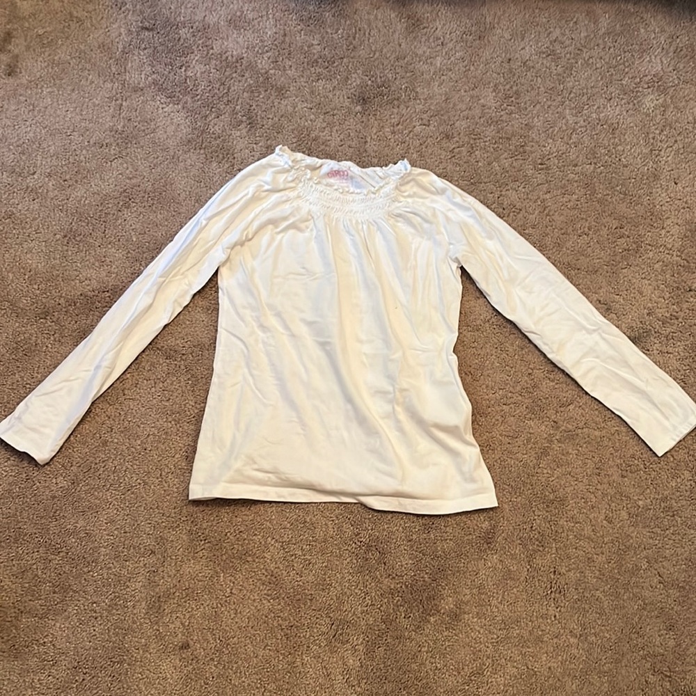 Circo white blouse with ruffles at the neck. 100% Cotten size: L 10/12